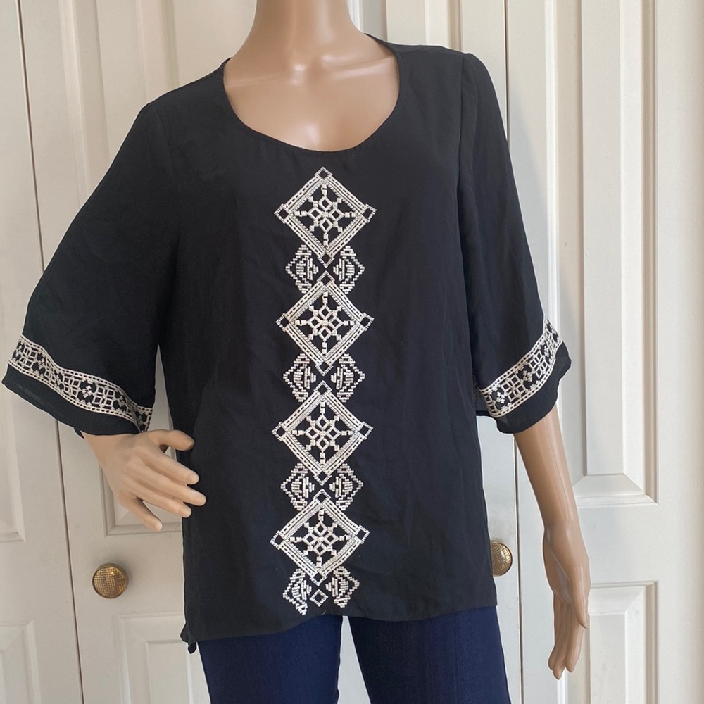 Xhilaration Womens L Boho Black Blouse. High low. Embroidered on front